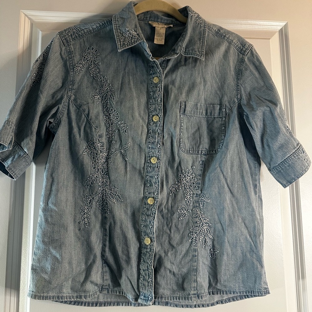 J. Jill Denim Out of‎ the Blue Embroidered Button-Up Shirt Women’s Size 8